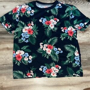 Boys Old Navy size  6/7 Hawaiian tshirt